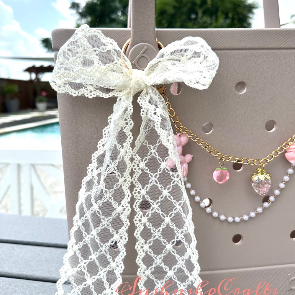 Lace Bow Keychain - Picture 2 of 3